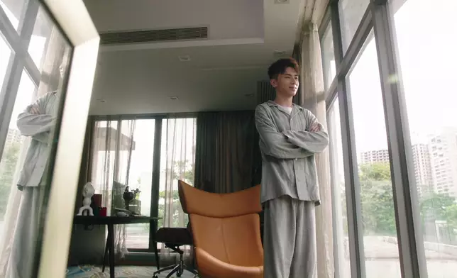 蔥頭啲變態樣勁陰森。