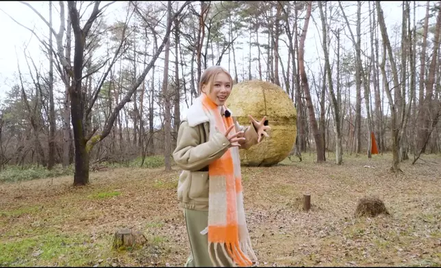 Jessica發現樹林內的神秘噹噹。