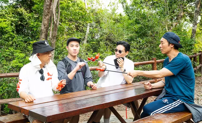 期間不斷互揭黑歷史。