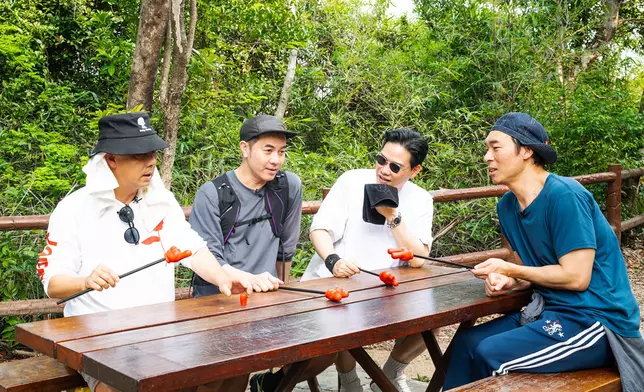 期間不斷互揭黑歷史。