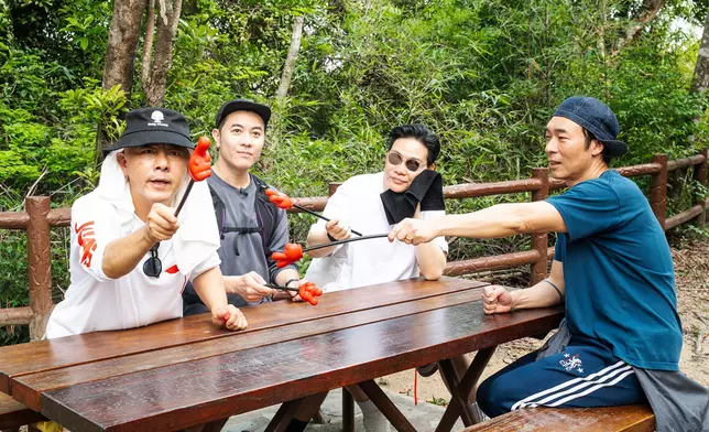 期間不斷互揭黑歷史。