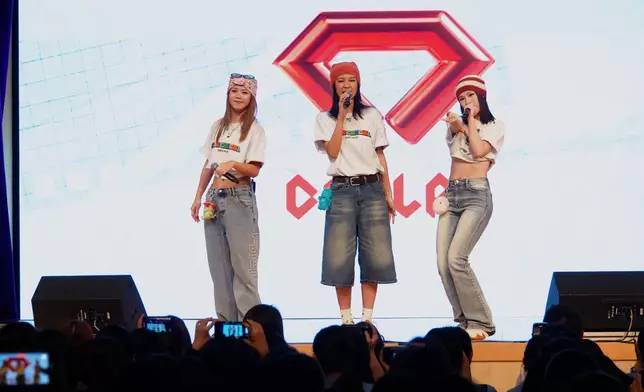 最後以《OFF/ON》炒熱氣氛。