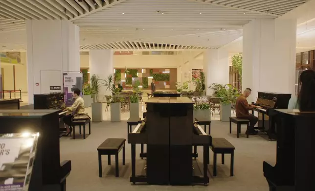 為咗彈琴場口走去密集式苦練同學習鋼琴，呢啲就係專業精神。