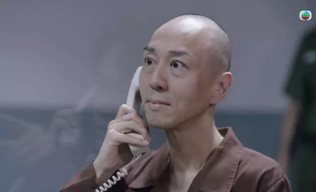 佢擺出一個如箭在弦樣後。