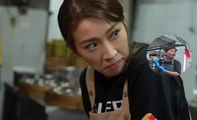 整腸粉漿期間，子羚因為問多咗個問題畀曾師傅訓話，睇吓佢個樣幾佻皮。