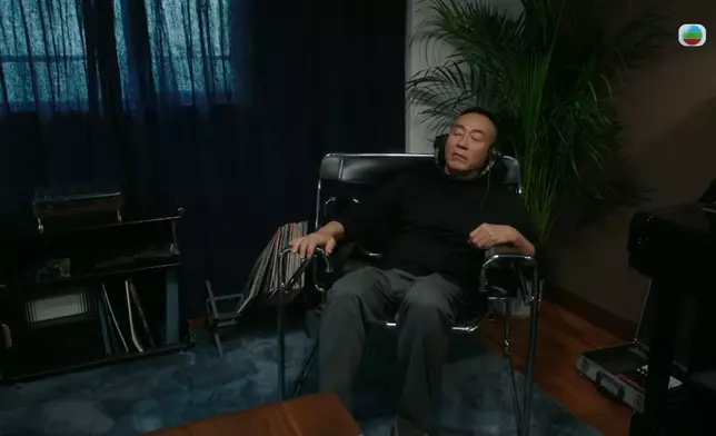 林保怡呢個偷聽行為不但古怪，而且享受樣亦帶點不尋常，令網民即時覺得這個角色既神秘又有趣。