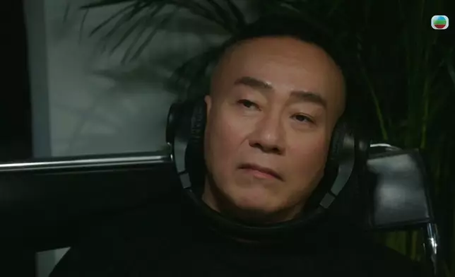 林保怡呢個偷聽行為不但古怪，而且享受樣亦帶點不尋常，令網民即時覺得這個角色既神秘又有趣。