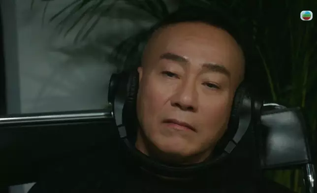 林保怡呢個偷聽行為不但古怪，而且享受樣亦帶點不尋常，令網民即時覺得這個角色既神秘又有趣。