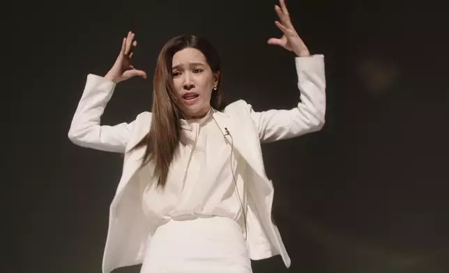 傅嘉莉呢一幕好投入。