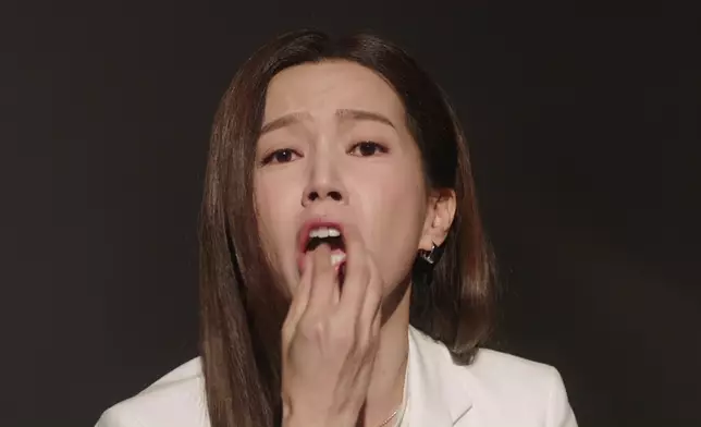 傅嘉莉呢一幕好投入。