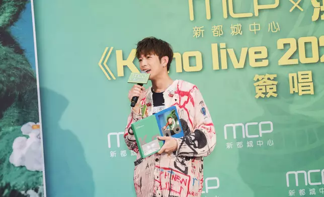 院長洪嘉豪闊別一年再度舉行簽唱會。