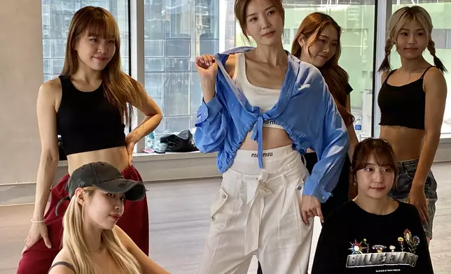 吳若希（Jinny）為月底舉行的澳門演唱會排舞。