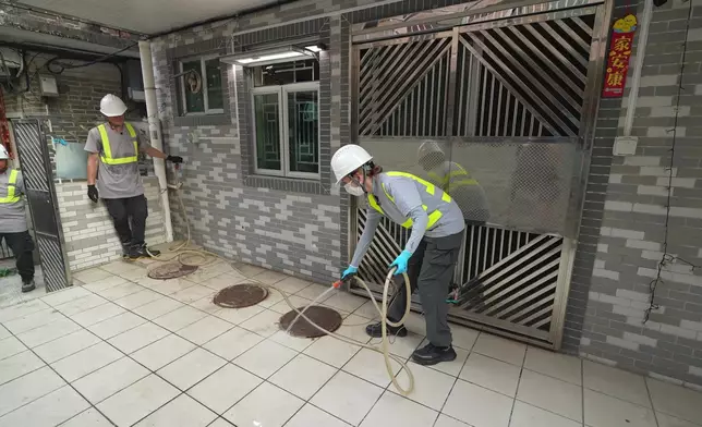 雖然惡臭難當、畫面震撼，但嘉欣依然二話不說，完成師傅所有Order及整個流程。