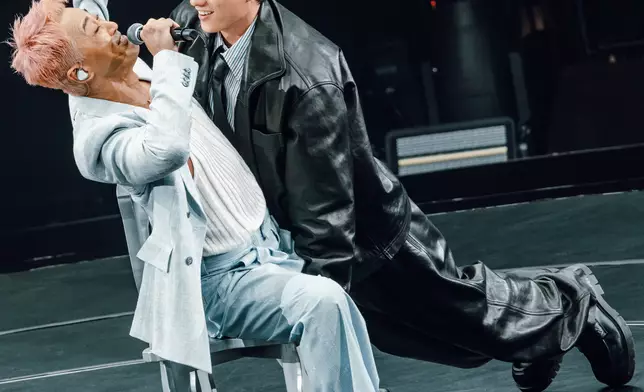 劉俊謙跳椅子舞被笑似鯉魚。