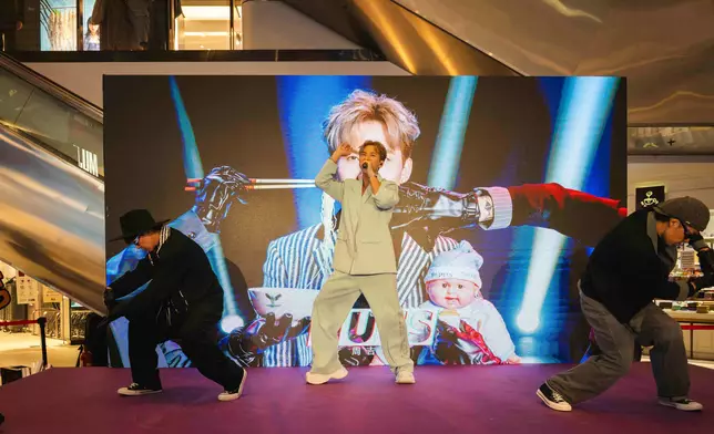 吉吉現身首日開幕禮。