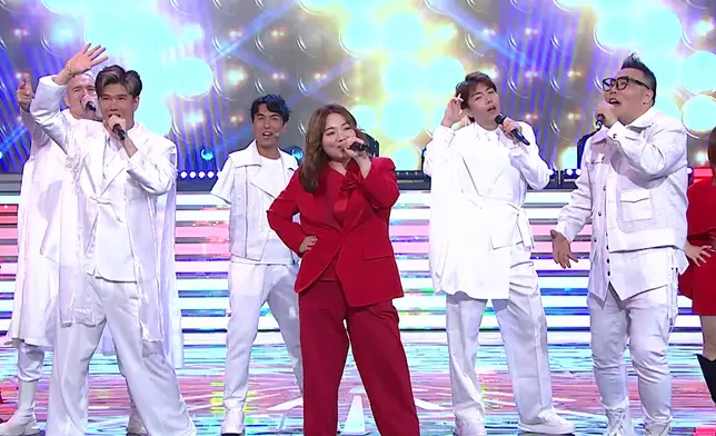 20位「中3生」獻唱Opening歌曲《發亮》。