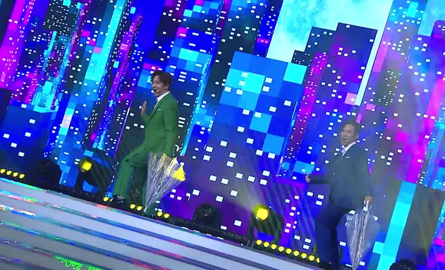 王鄭浚仁（左）、李創偉《左鄰右里》。