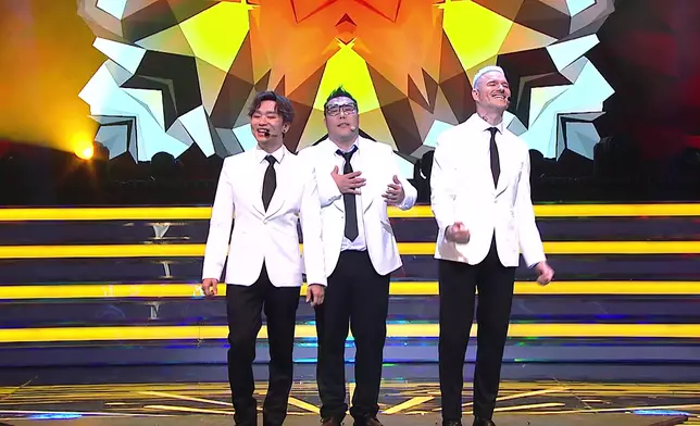 （左起）王鄭浚仁、劉洋、占士丁丁、《You Raise Me Up》。