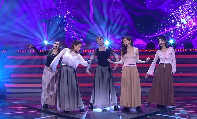 （左起）侯靜伊、阮慧珊、曹越、善玥澄、鍾凱瑩《給自己的情書》。