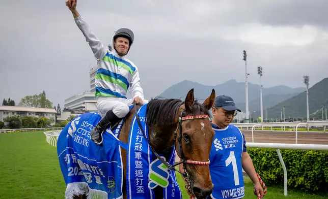 騎師麥道朗興奮不已。香港賽馬會圖片