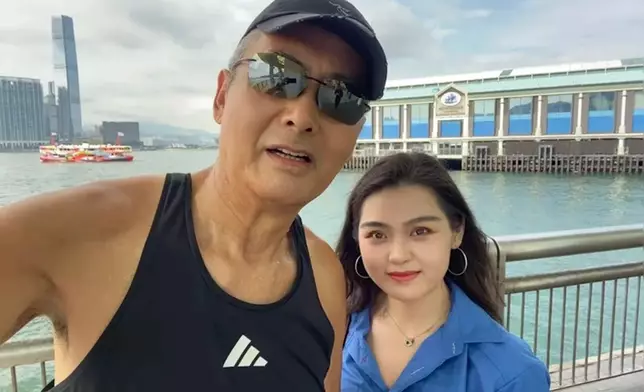 發哥一如既往親民，對合照要求來者不拒