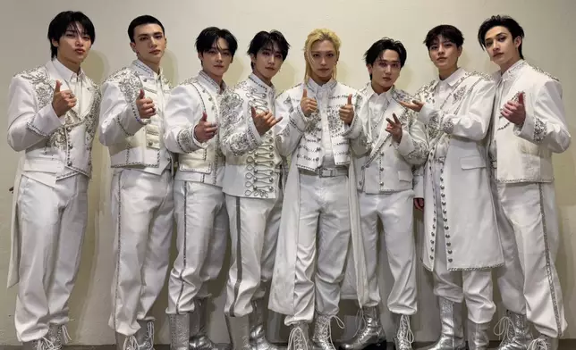 Felix堅持繼續參與Stray Kids的巡迴演出。 Stray Kids twitter圖片