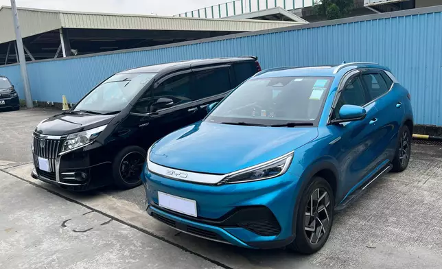 警方打擊白牌車，兩司機被捕車輛被拘留