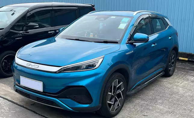 警方打擊白牌車，兩司機被捕車輛被拘留