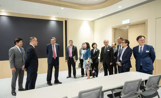 梁君彥與多位立法會議員接待東盟10國駐港領事。梁君彥FB圖片