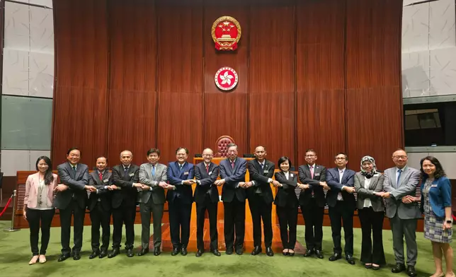 梁君彥與多位立法會議員接待東盟10國駐港領事。梁君彥FB圖片