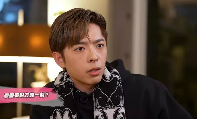 Edan一度哽咽地指以往自己不用花姐擔心，但不知不覺間已加重了她的負擔。