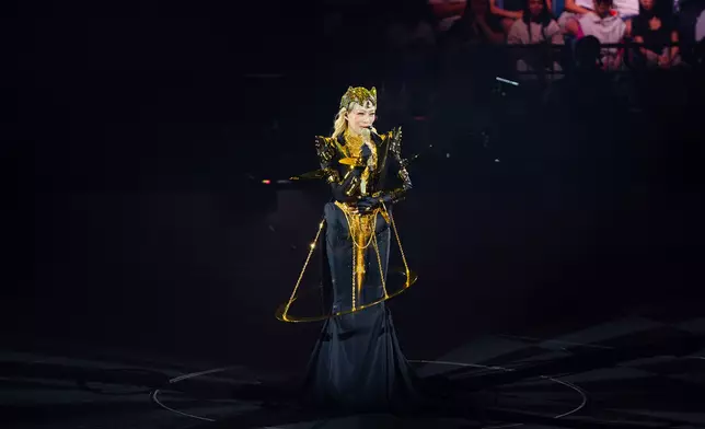 Sammi昨晚在澳門威尼斯人金光綜藝館，舉行「You &amp; Mi鄭秀文澳門演唱會2025」尾場。