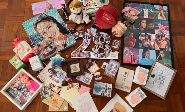 粉絲禮物堆成山