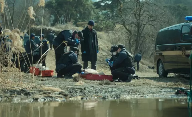 觀眾一起投入查案推理過程。