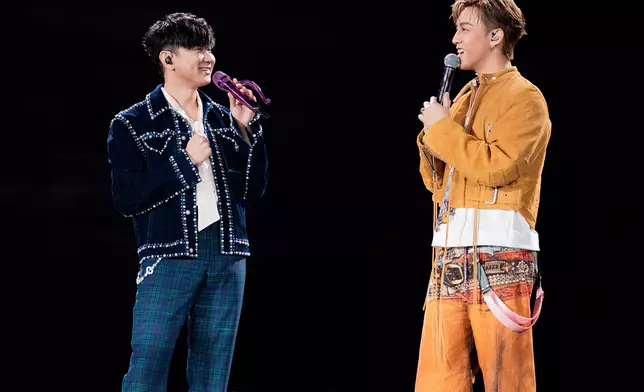 二人合唱《記憶綿》。