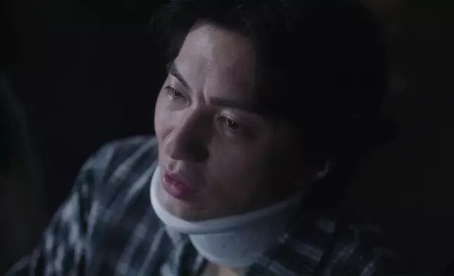 之後再自責地激動向天怒吼。