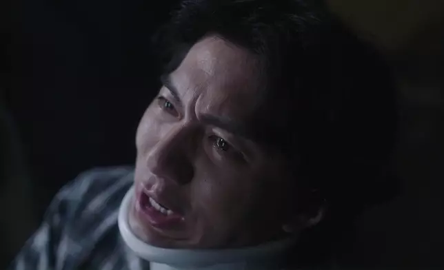 之後再自責地激動向天怒吼。