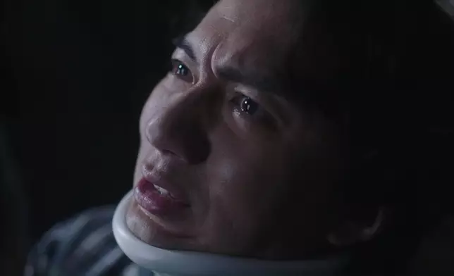 之後再自責地激動向天怒吼。