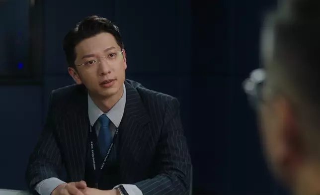 為咗拍審問場口拍好啲，高鈞賢事前專訪看了《Lord of War》參考。