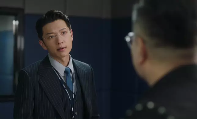 為咗拍審問場口拍好啲，高鈞賢事前專訪看了《Lord of War》參考。