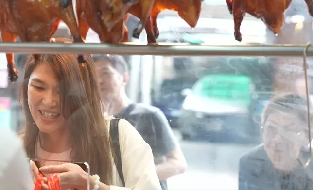 街坊都比蕭正楠氹得好開心。