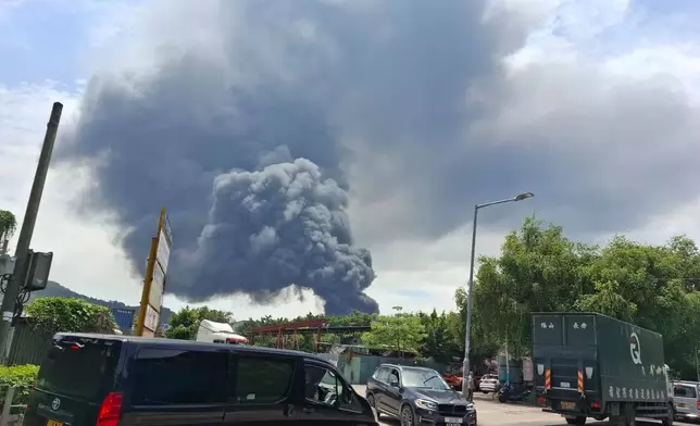 洪水橋厦村貨倉5月27日中午發生三級火。FB圖片