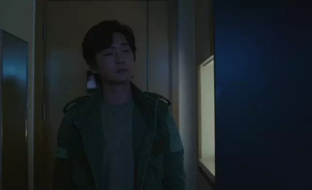 呢幕返極都返唔到屋企、徘徊喺大門嘅場口，拍攝手法＋配樂再加張振朗嘅到位演技，成功塑造出恐怖感十足的緊張氣氛。