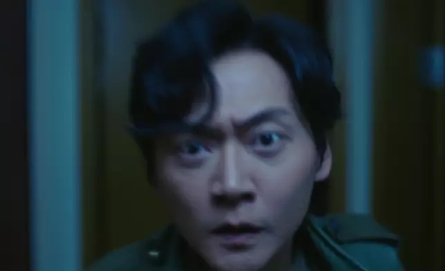 呢幕返極都返唔到屋企、徘徊喺大門嘅場口，拍攝手法＋配樂再加張振朗嘅到位演技，成功塑造出恐怖感十足的緊張氣氛。