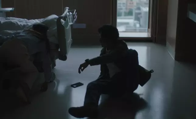 張振朗第三人格與張松枝疑似認識。