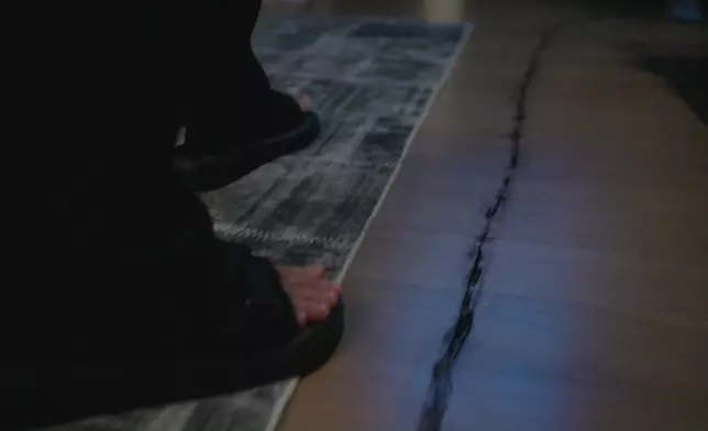 刑凱家中不斷出現異象。