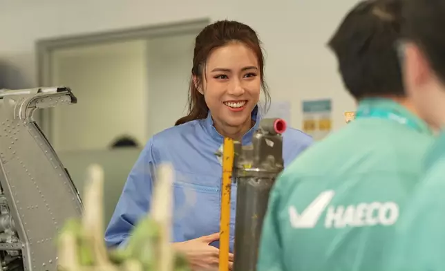 劉穎鏇看見全班都是男生即變「驚青少女」，好可愛 。