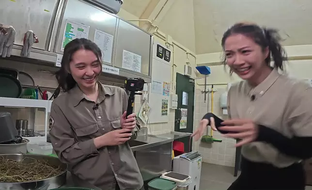 呢個Hera畀蟲蟲嚇到彈起連環圖真係勁搞笑，重點係Melody嘅表情。