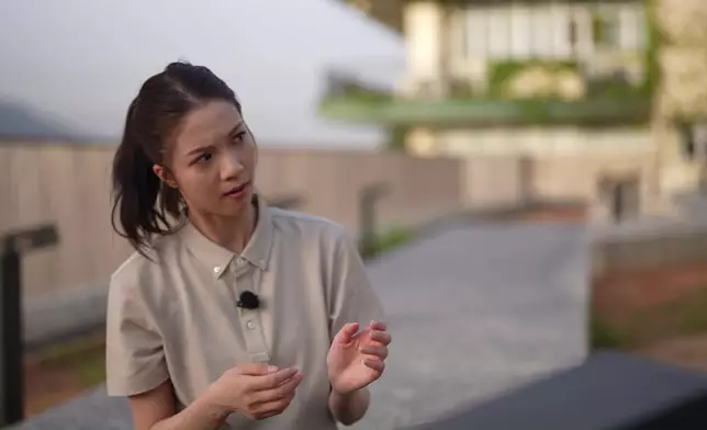 佢啲驚驚樣勁爆笑。