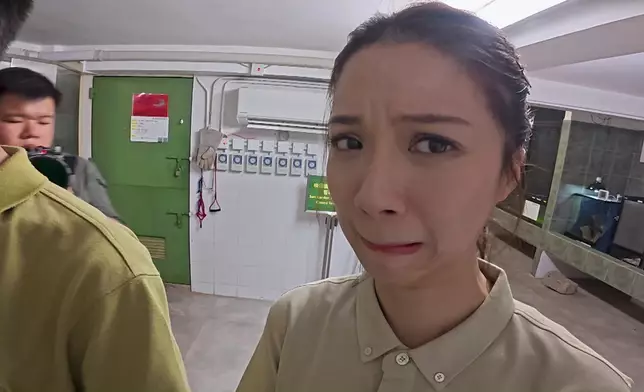 佢啲驚驚樣勁爆笑。